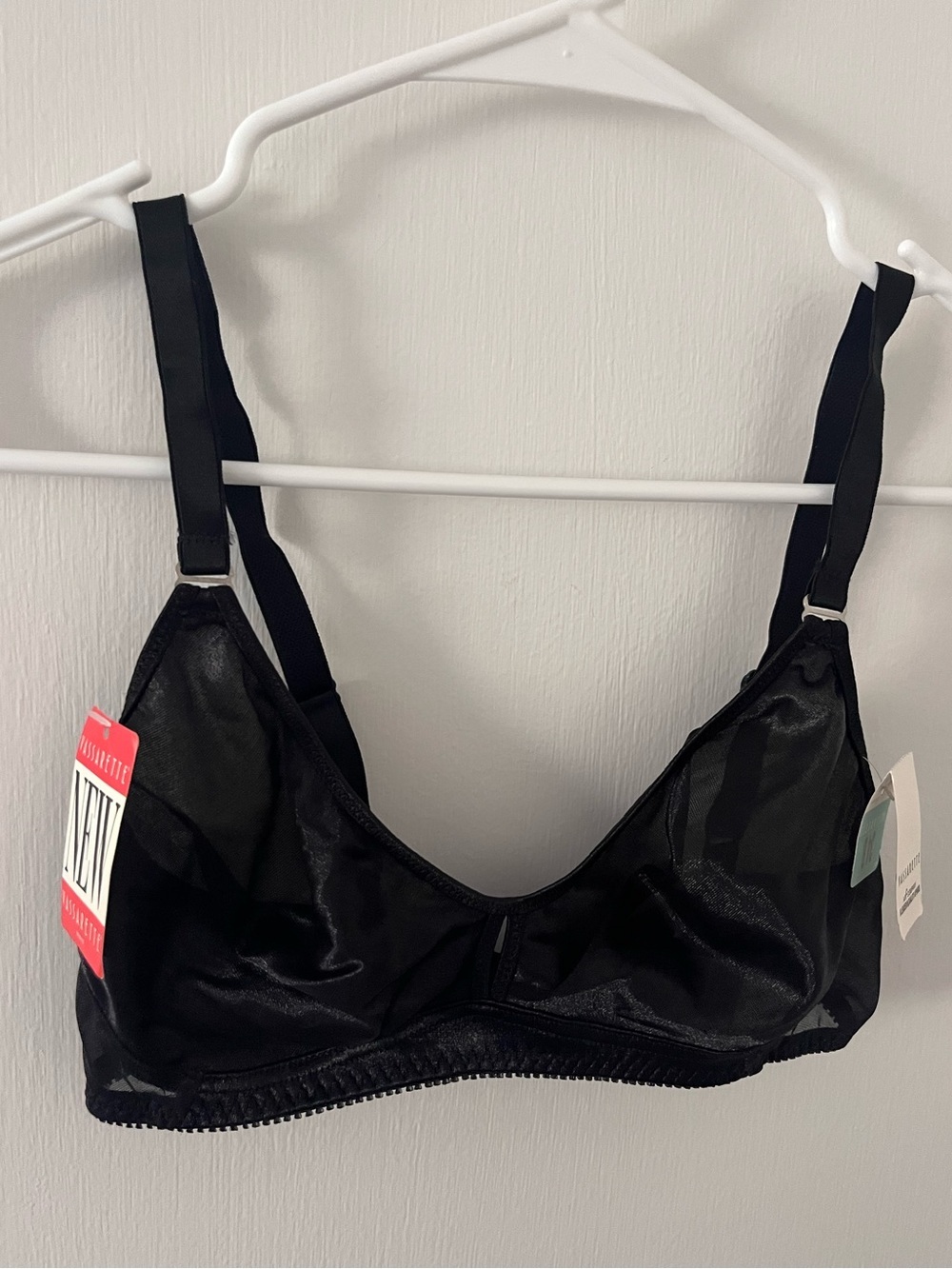 NWT Vassarette Vintage Sable Black Satin Wireless Bra Adjustable Straps Size 34B